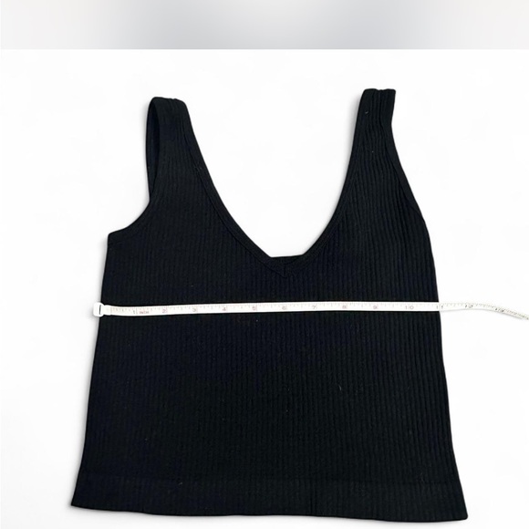 Aura Black Ribbed Fitted Tank Top - Picture 3 of 3